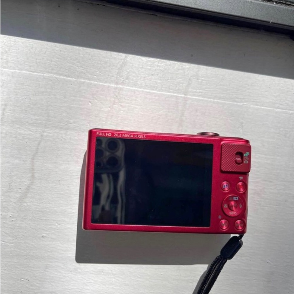 Camera - Picture 2 of 5